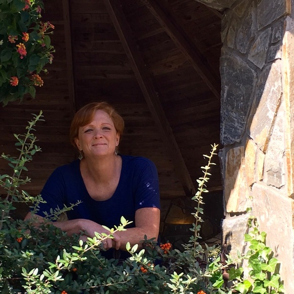 Meet your Posher, Lisa - Picture 1 of 1